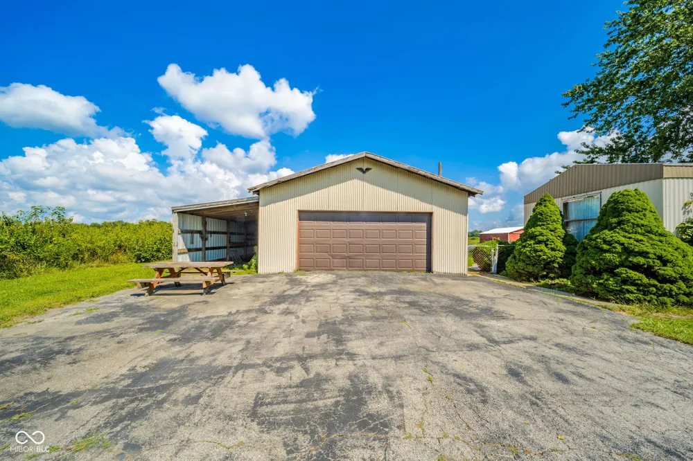 9990 W State Road 38 Markleville, IN 46056