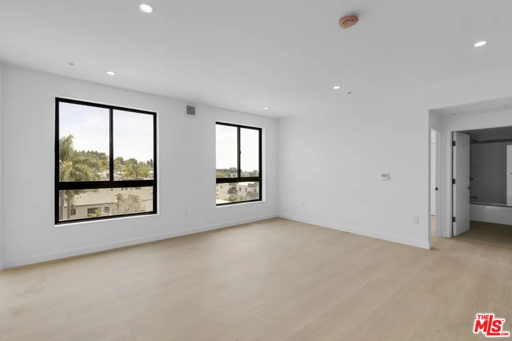 1825 New Hampshire Avenue #204 Los Angeles, CA 90027