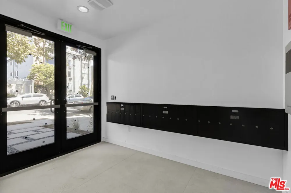 1825 New Hampshire Avenue #204 Los Angeles, CA 90027