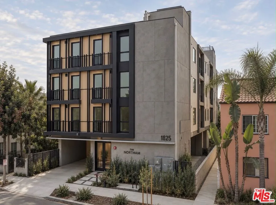 1825 New Hampshire Avenue #204 Los Angeles, CA 90027