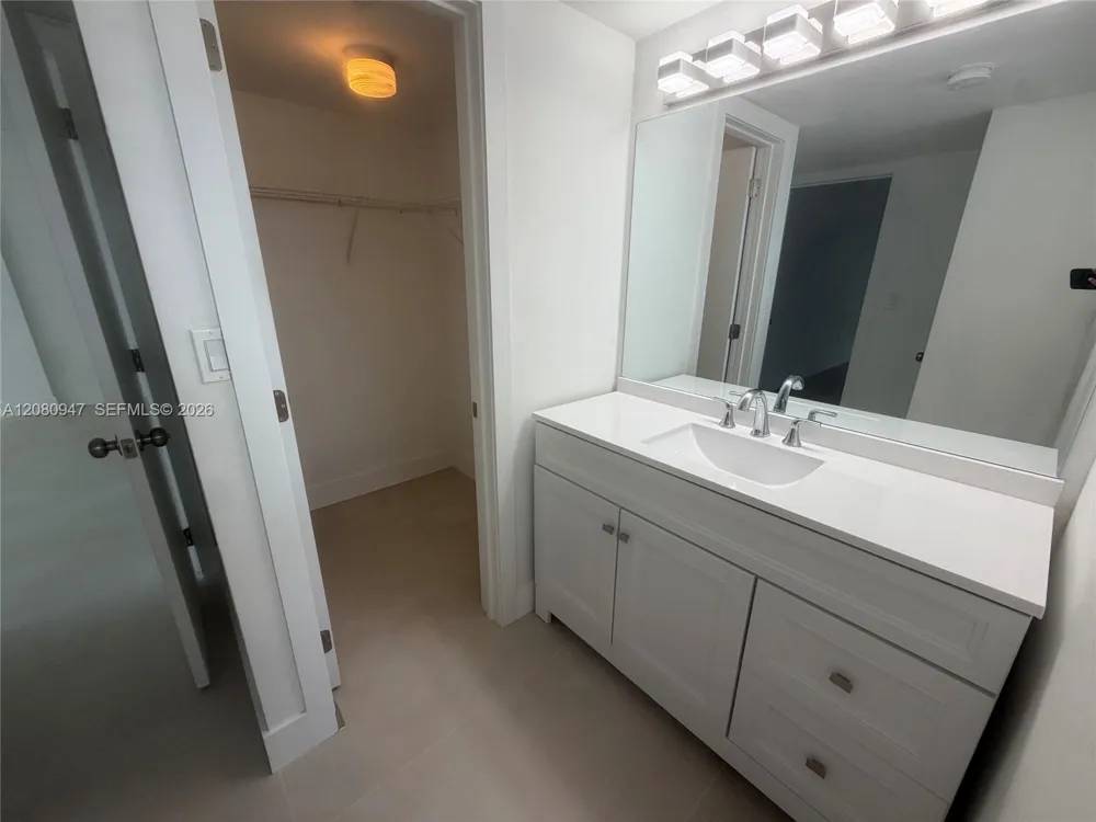 245 18th St #805 Miami Beach, FL 33139