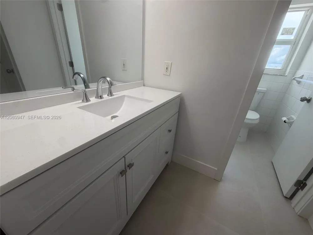245 18th St #805 Miami Beach, FL 33139