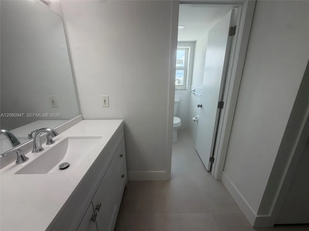 245 18th St #805 Miami Beach, FL 33139