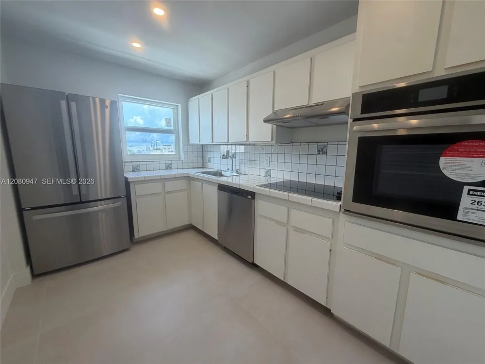 245 18th St #805 Miami Beach, FL 33139