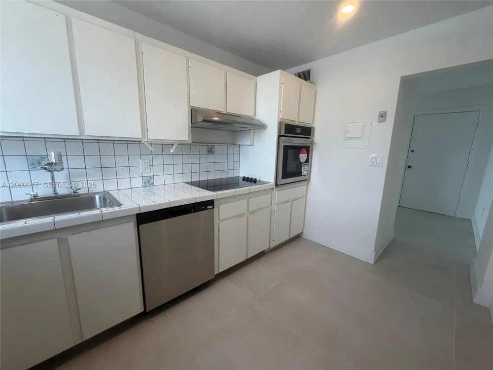 245 18th St #805 Miami Beach, FL 33139