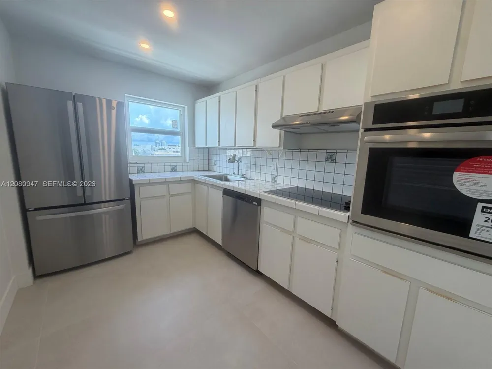 245 18th St #805 Miami Beach, FL 33139