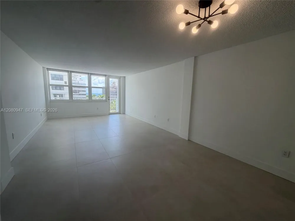 245 18th St #805 Miami Beach, FL 33139
