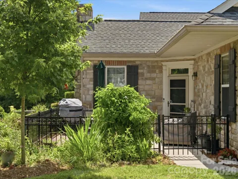 868 Ledgestone Court