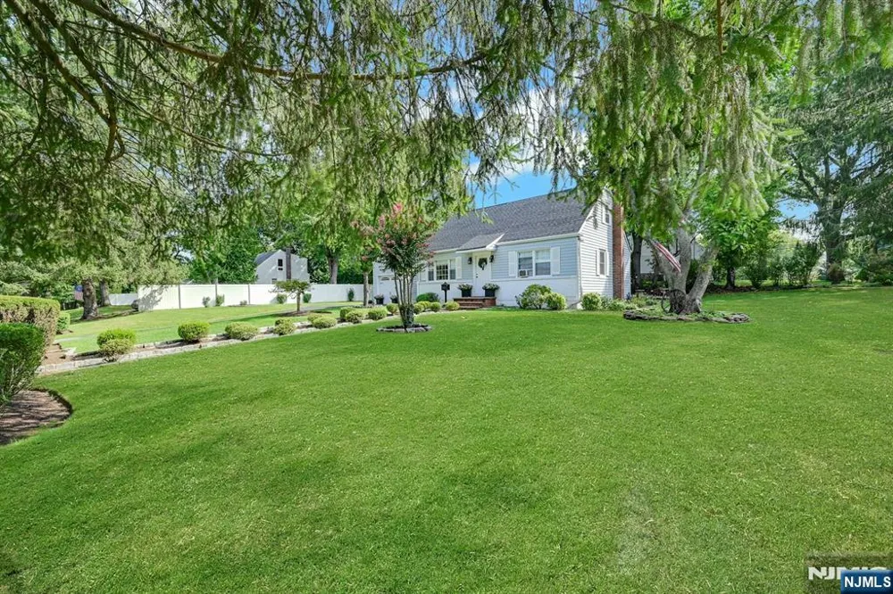10 Knickerbocker Road Demarest, NJ 07627