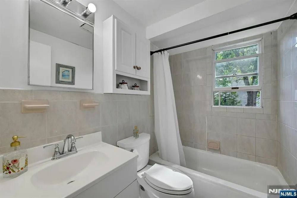 10 Knickerbocker Road Demarest, NJ 07627