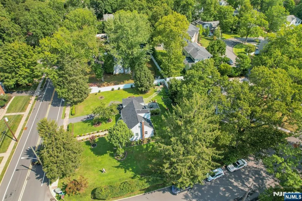 10 Knickerbocker Road Demarest, NJ 07627