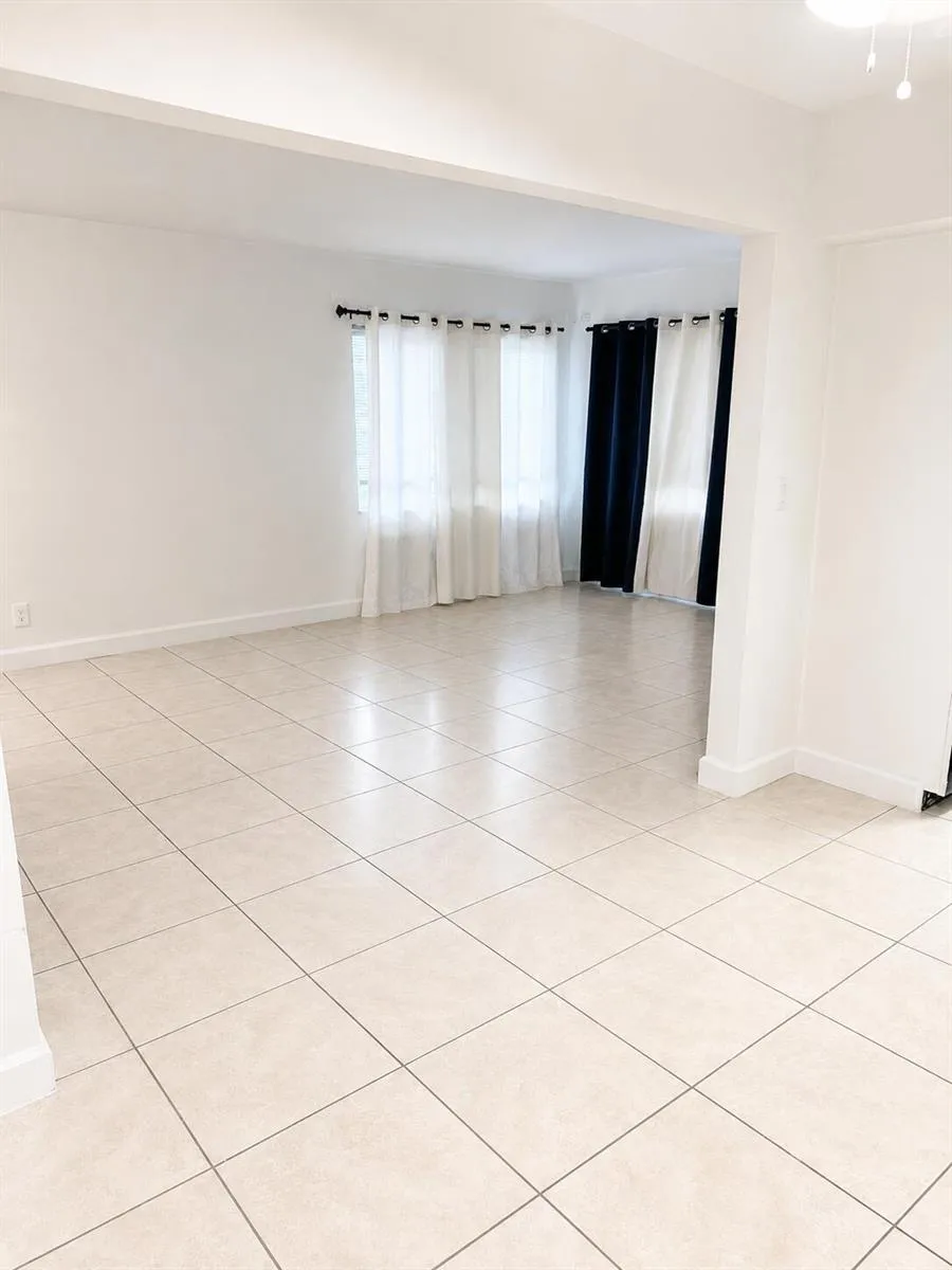 2004 S WILEY STREET Hollywood, FL 33020