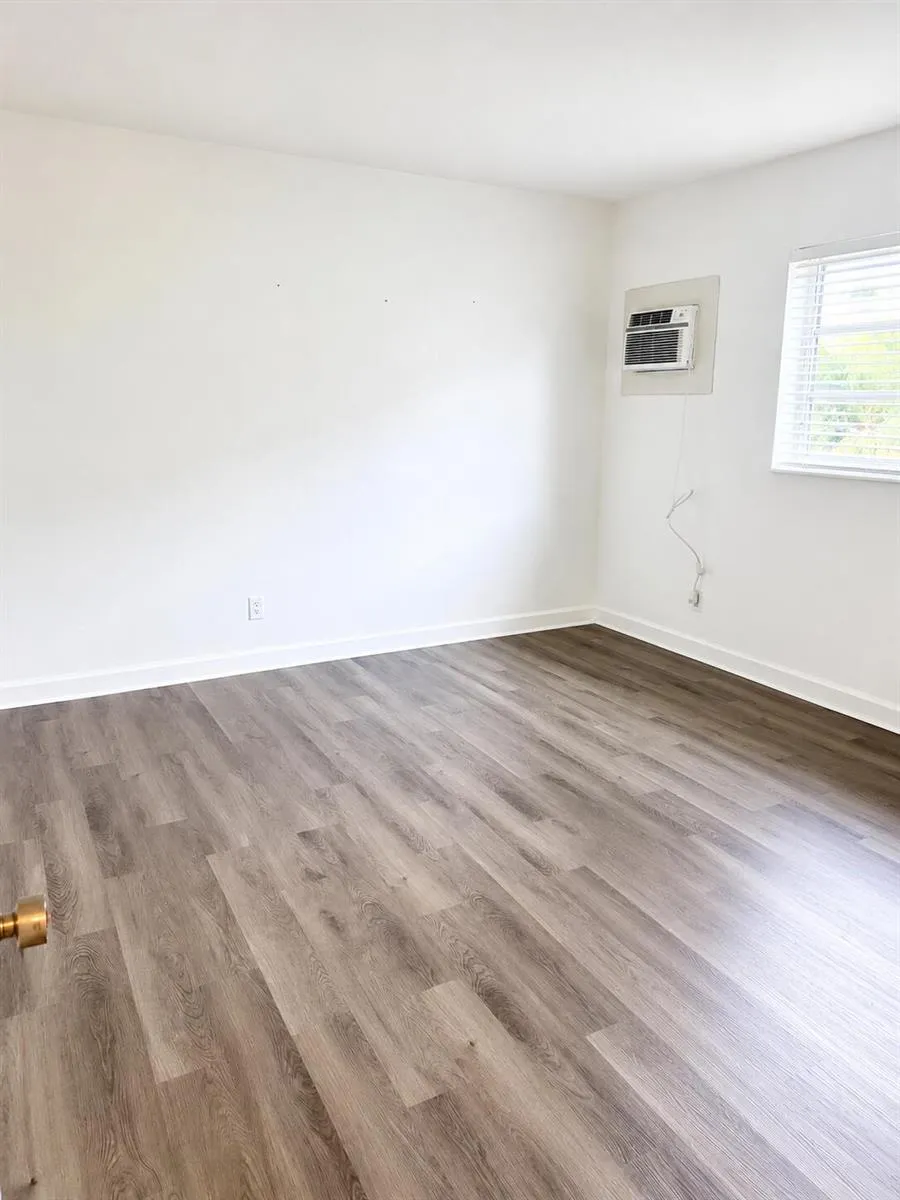 2004 S WILEY STREET Hollywood, FL 33020