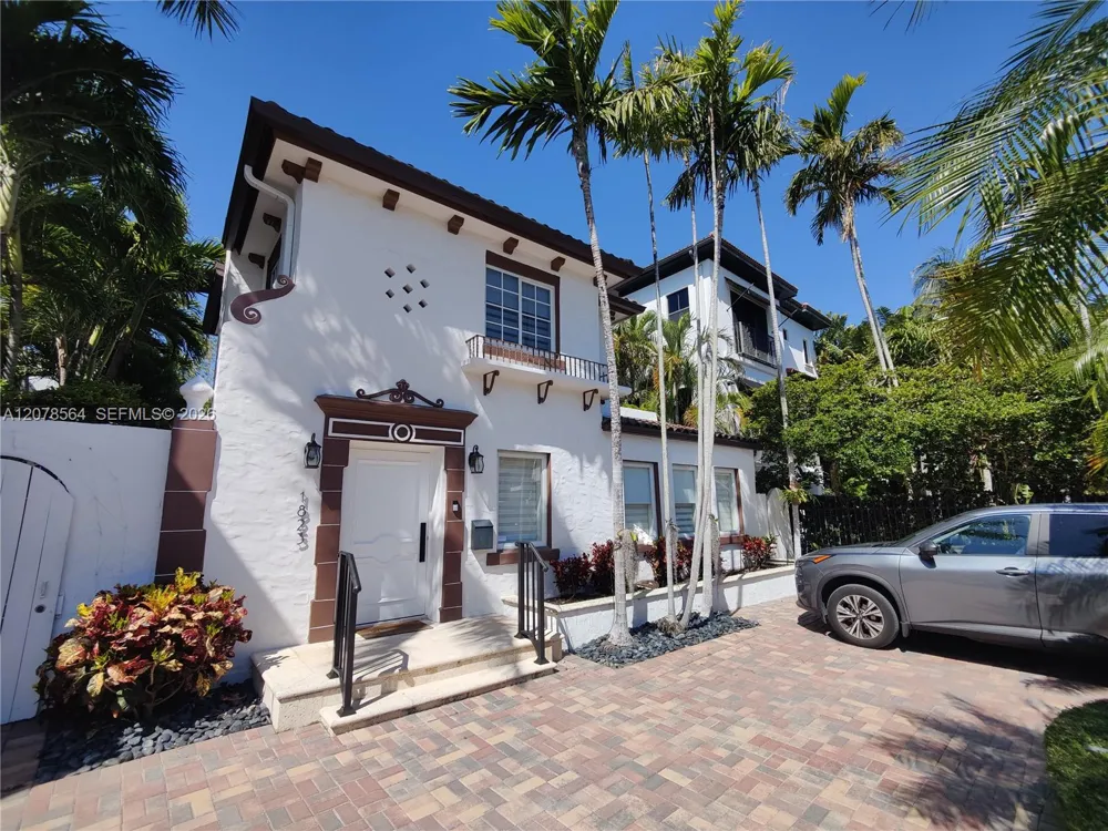 1823 S Bayshore Ln Miami, FL 33133