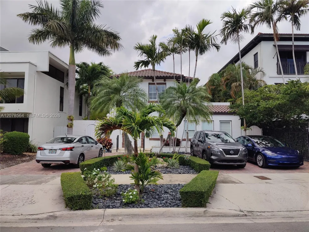 1823 S Bayshore Ln Miami, FL 33133