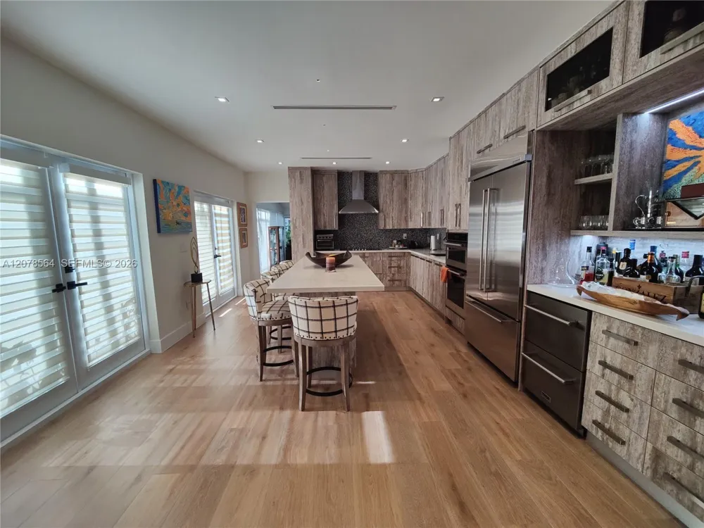 1823 S Bayshore Ln Miami, FL 33133