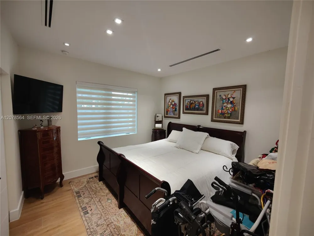 1823 S Bayshore Ln Miami, FL 33133