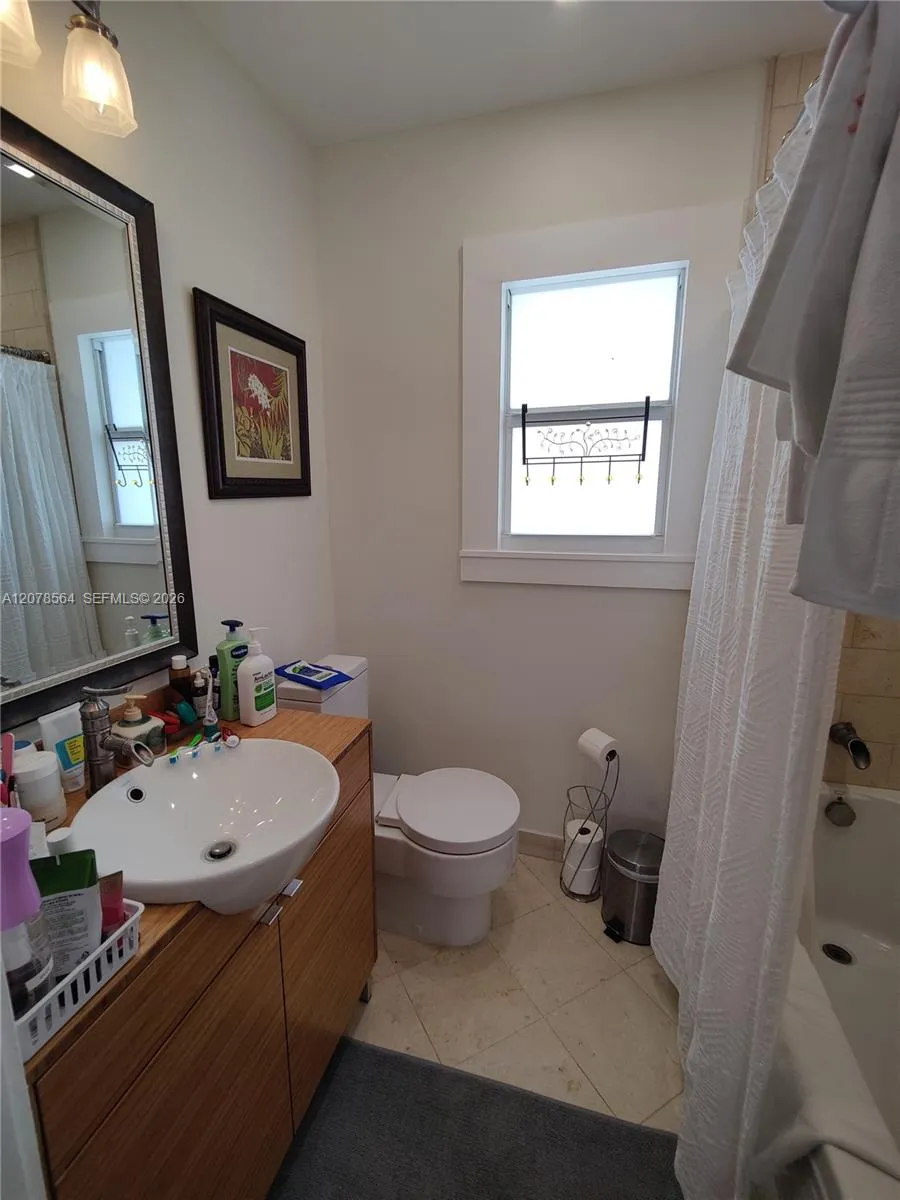 1823 S Bayshore Ln Miami, FL 33133