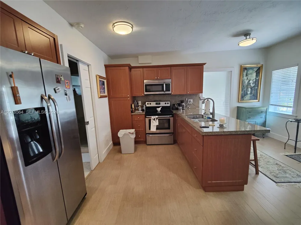 1823 S Bayshore Ln Miami, FL 33133