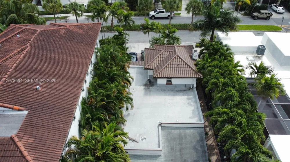 1823 S Bayshore Ln Miami, FL 33133
