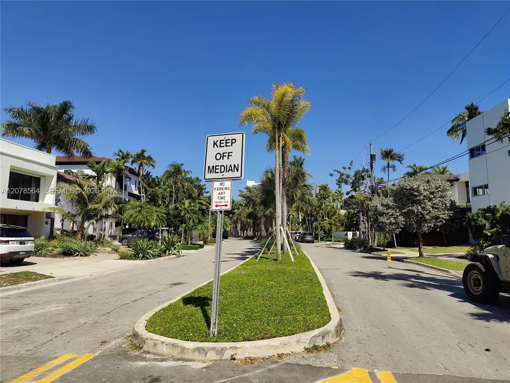 1823 S Bayshore Ln Miami, FL 33133