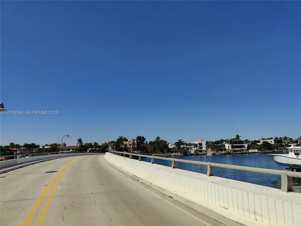 1823 S Bayshore Ln Miami, FL 33133