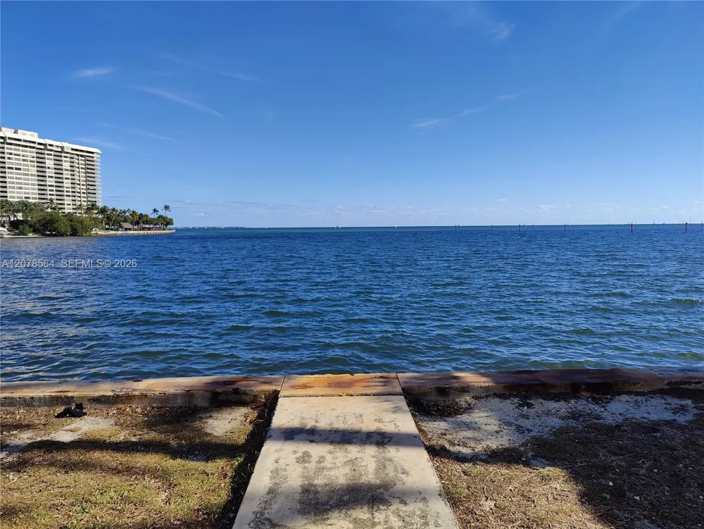 1823 S Bayshore Ln Miami, FL 33133