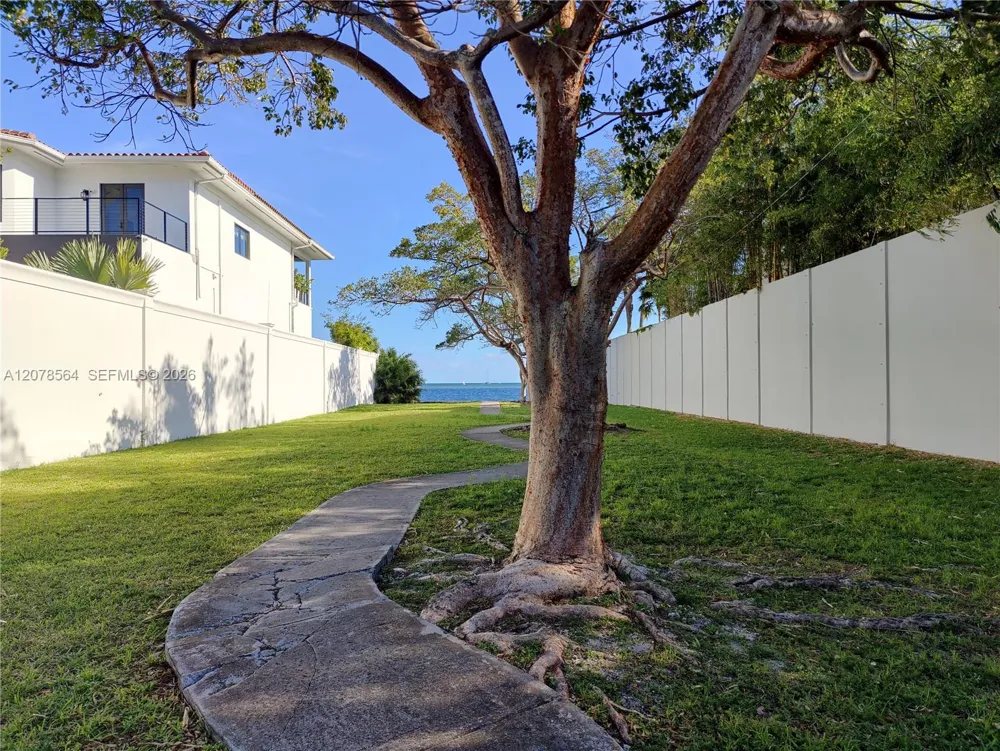 1823 S Bayshore Ln Miami, FL 33133