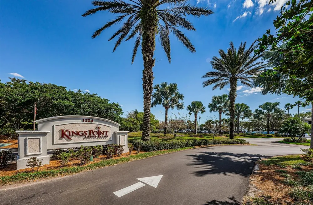 1910 SIFIELD GREENS WAY #52 Sun City Center, FL 33573