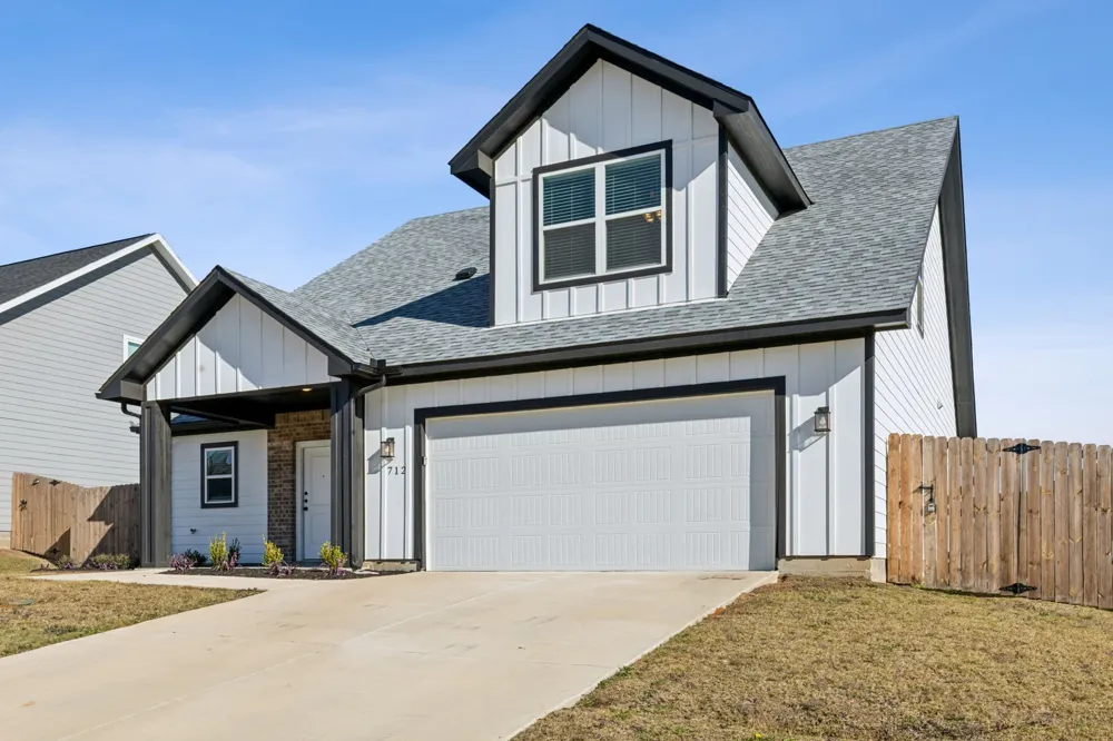 712 Taliaferro Springtown, TX 76082