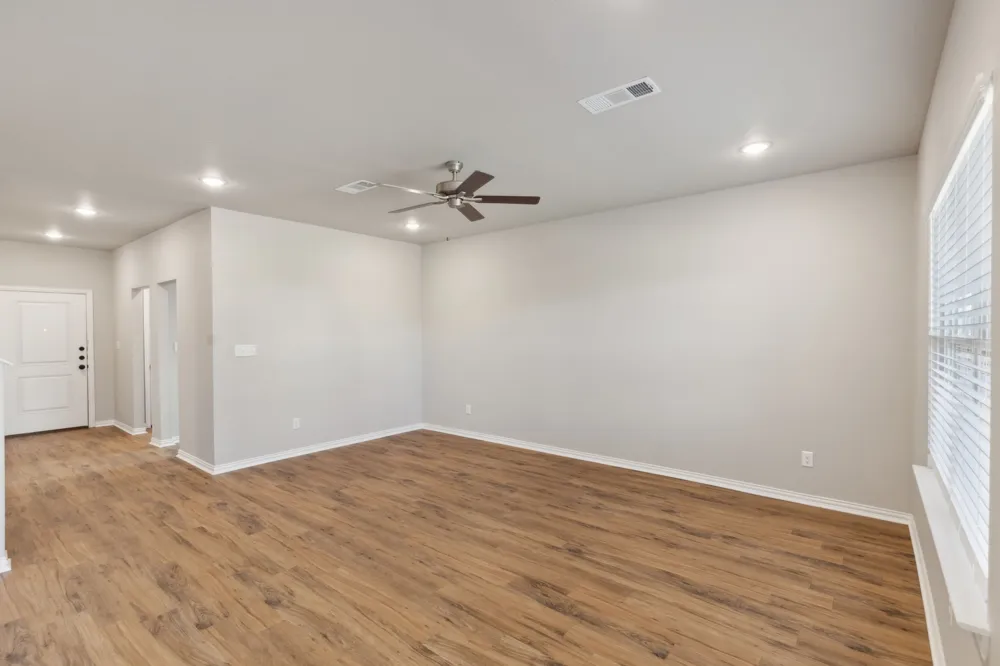 712 Taliaferro Springtown, TX 76082