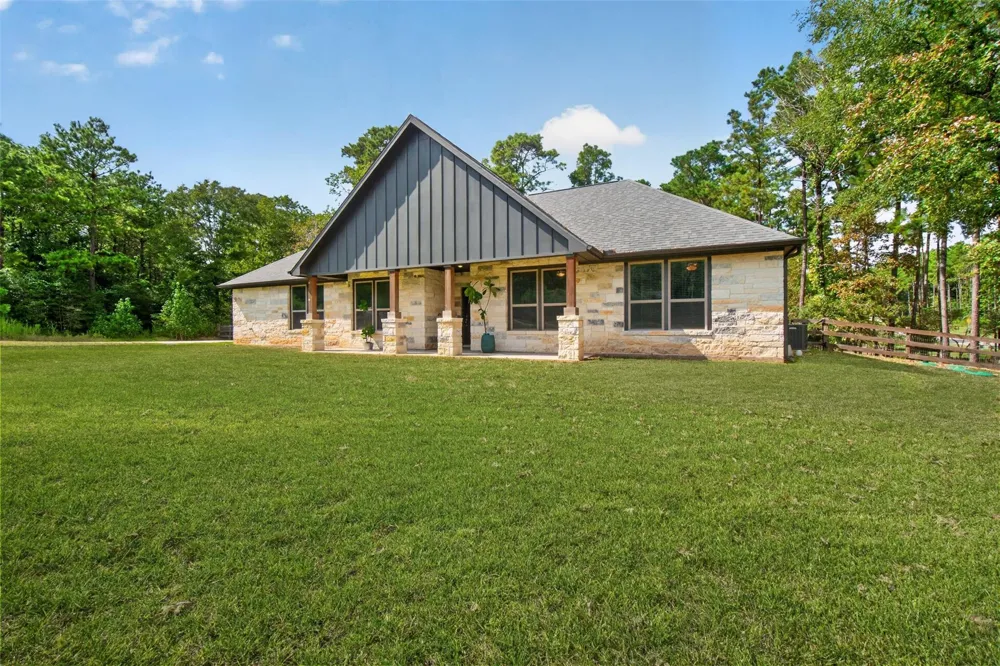 15741 Forest Grove Drive Willis, TX 77378