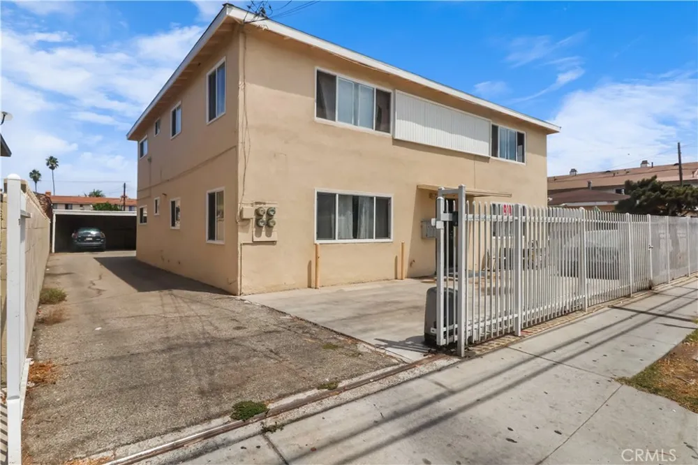 3245 Marine Gardena, CA 90249
