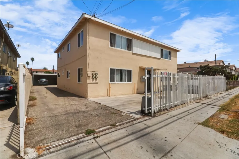 3245 Marine Gardena, CA 90249