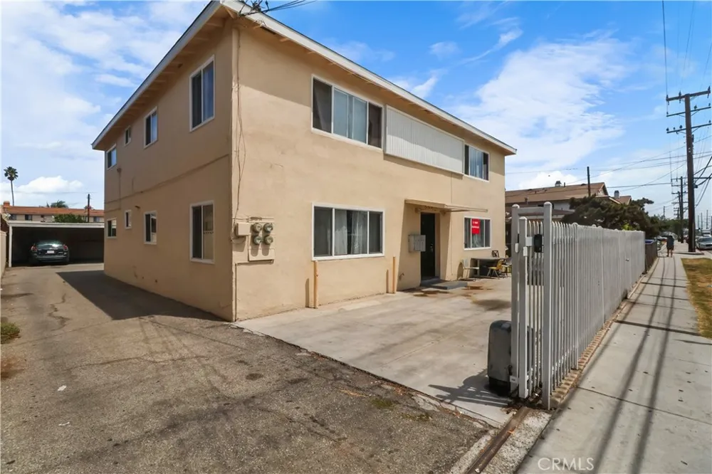 3245 Marine Gardena, CA 90249