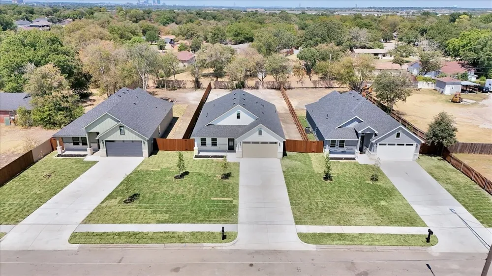 5621 Oak Grove Road Fort Worth, TX 76134