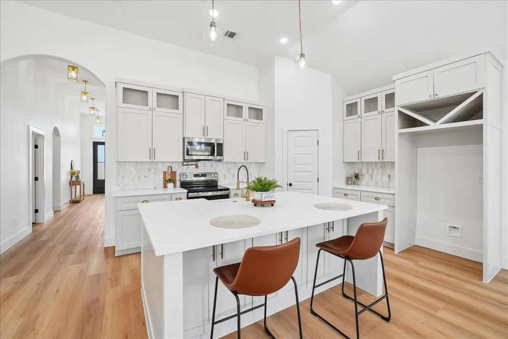 5621 Oak Grove Road Fort Worth, TX 76134