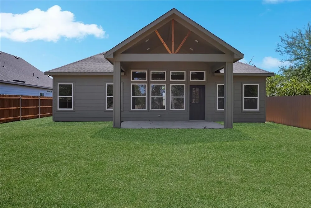 5621 Oak Grove Road Fort Worth, TX 76134