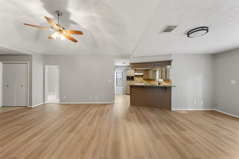 25 Shady Oak Lane Conroe, TX 77304
