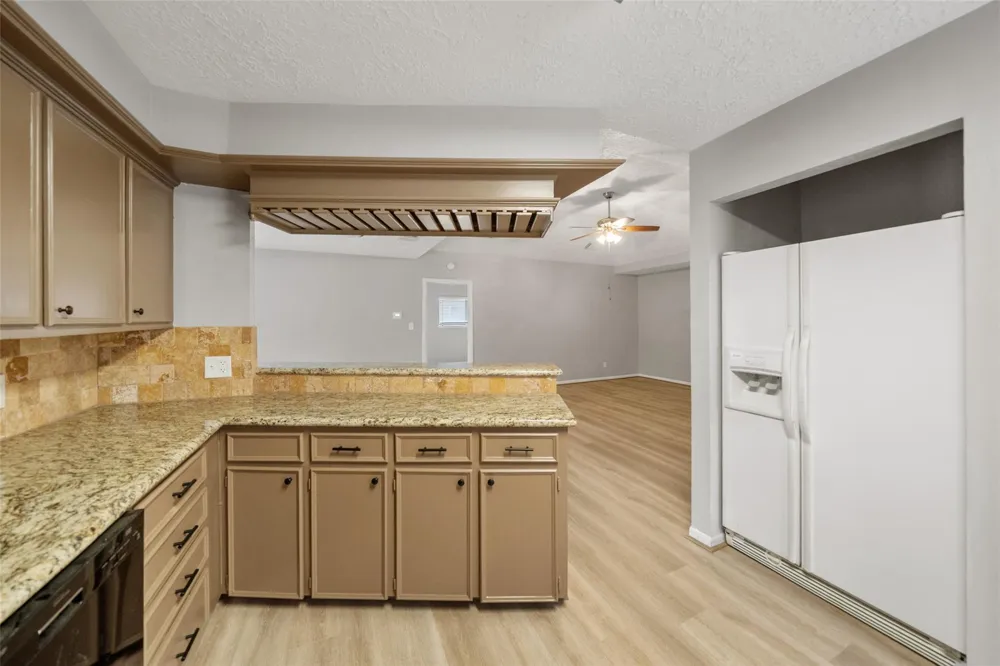 25 Shady Oak Lane Conroe, TX 77304