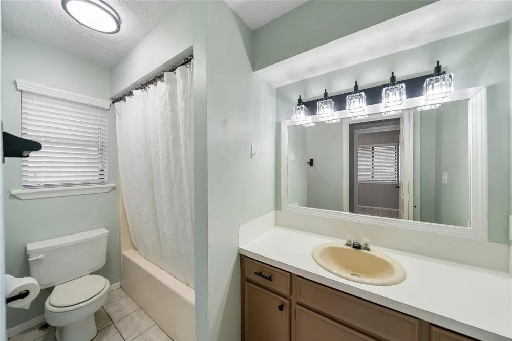 25 Shady Oak Lane Conroe, TX 77304