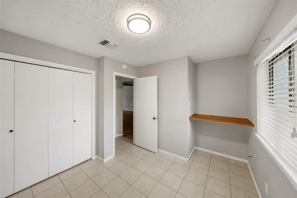 25 Shady Oak Lane Conroe, TX 77304