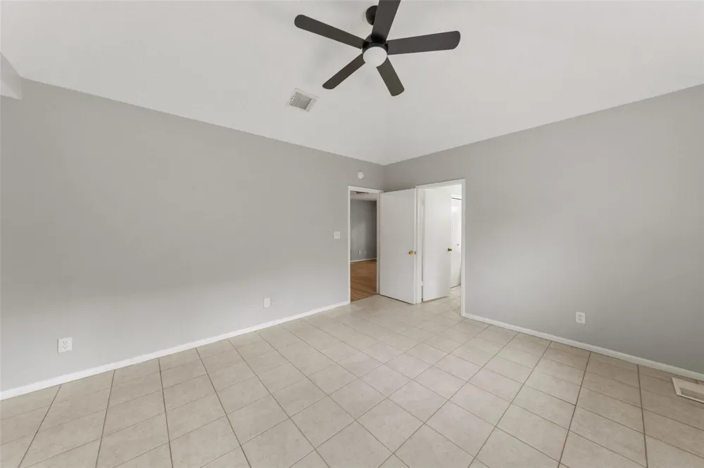 25 Shady Oak Lane Conroe, TX 77304
