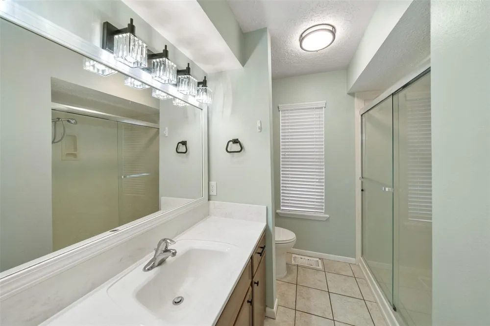 25 Shady Oak Lane Conroe, TX 77304