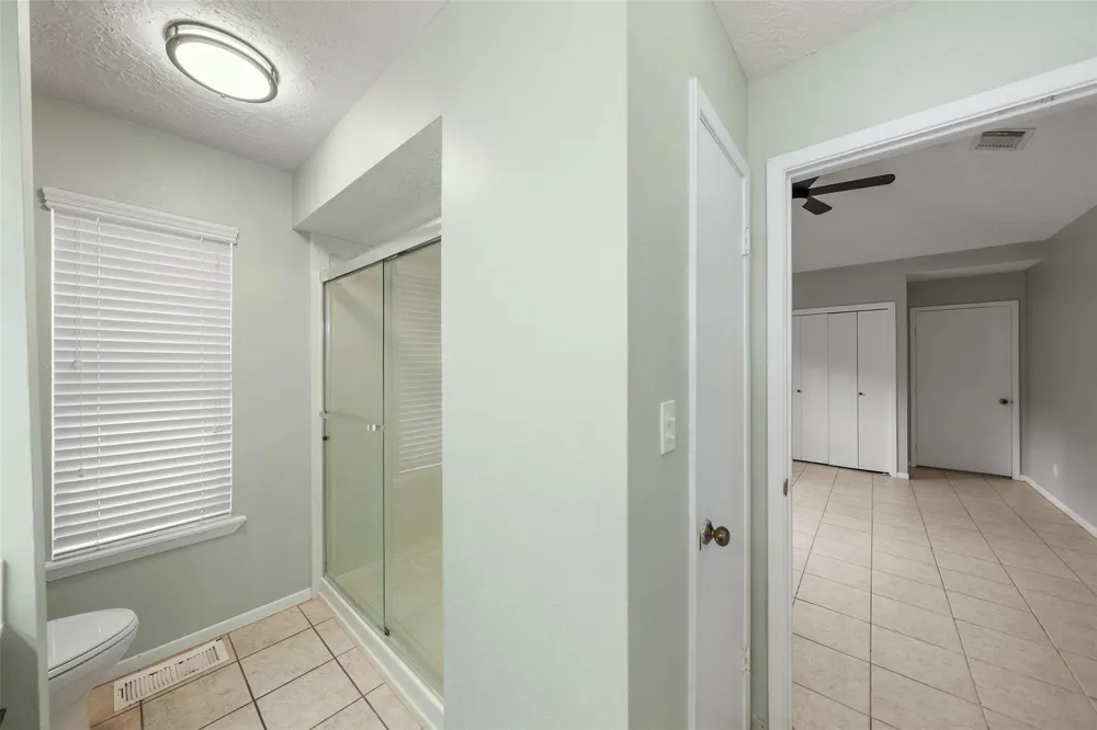 25 Shady Oak Lane Conroe, TX 77304