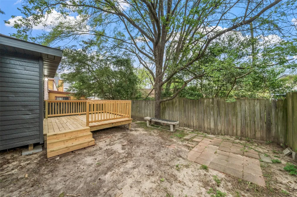 25 Shady Oak Lane Conroe, TX 77304