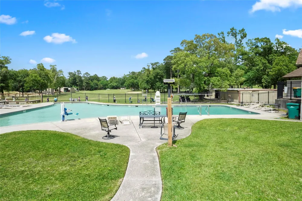 25 Shady Oak Lane Conroe, TX 77304