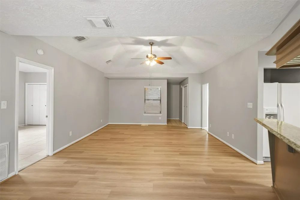 25 Shady Oak Lane Conroe, TX 77304
