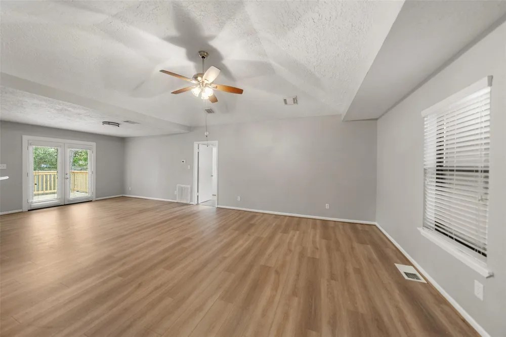 25 Shady Oak Lane Conroe, TX 77304