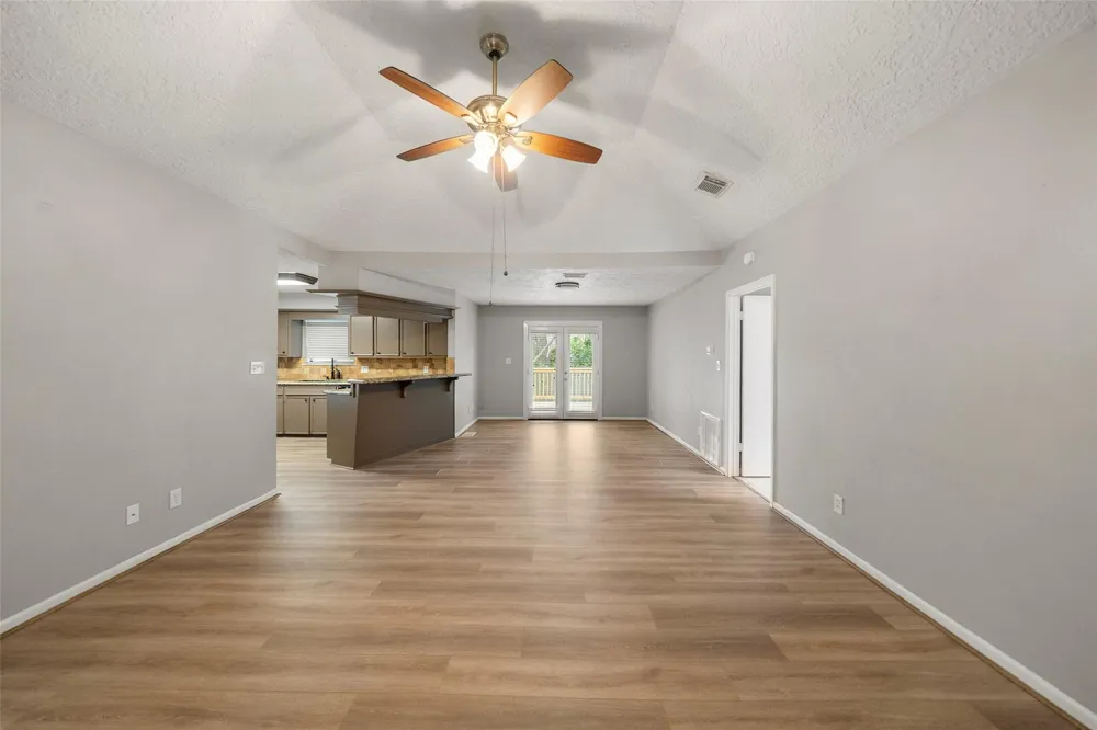 25 Shady Oak Lane Conroe, TX 77304